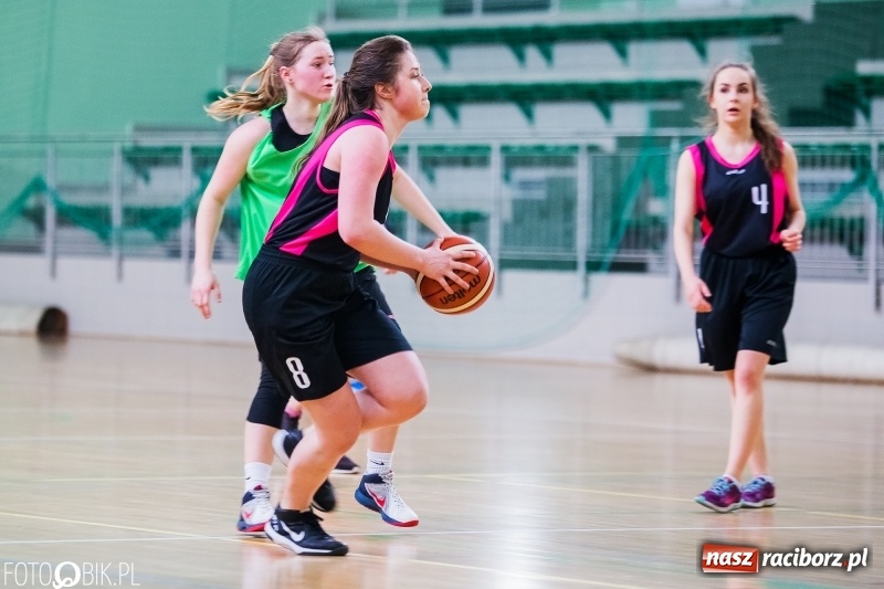 Zdjęcie w galerii na portalu naszraciborz.pl: Koszykarki I LO najlepsze w miejskich finałach wiadomości z regionu
