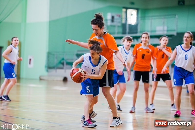 Zdjęcie w galerii na portalu naszraciborz.pl: Koszykarki I LO najlepsze w miejskich finałach wiadomości z regionu