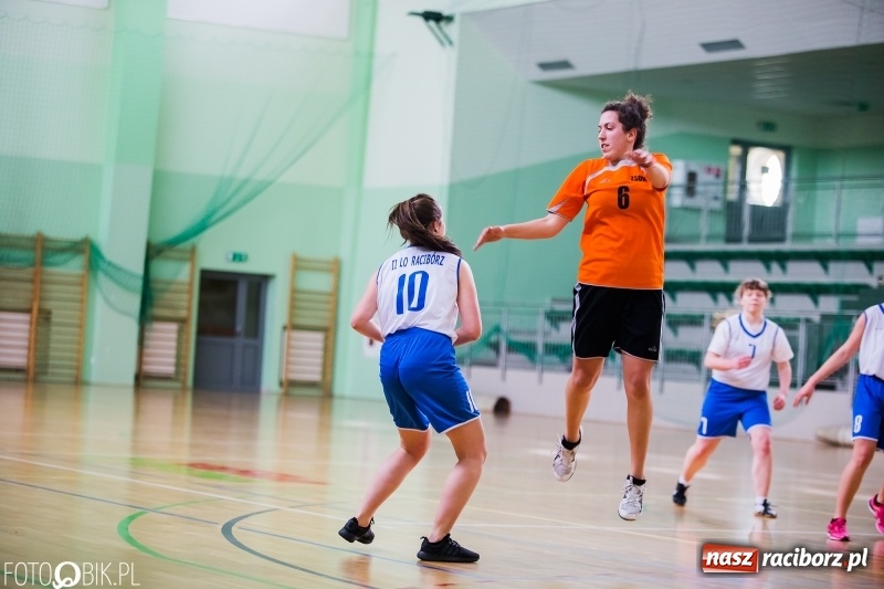 Zdjęcie w galerii na portalu naszraciborz.pl: Koszykarki I LO najlepsze w miejskich finałach wiadomości z regionu