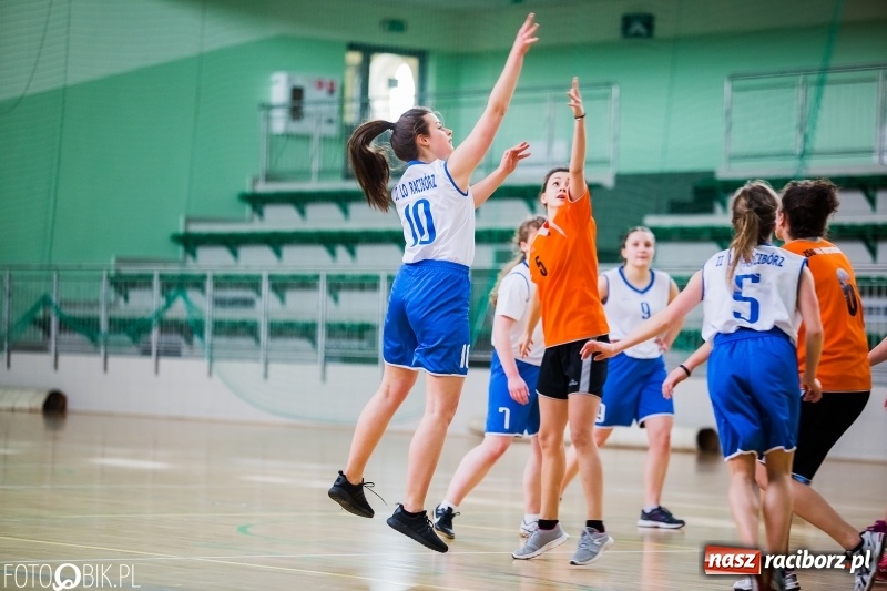 Zdjęcie w galerii na portalu naszraciborz.pl: Koszykarki I LO najlepsze w miejskich finałach wiadomości z regionu