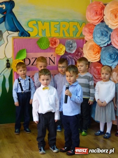 Zdjęcie w galerii na portalu naszraciborz.pl: Ściana kwiatów w Przedszkolu w Nędzy. Kobiety zachwycone! wiadomości z regionu