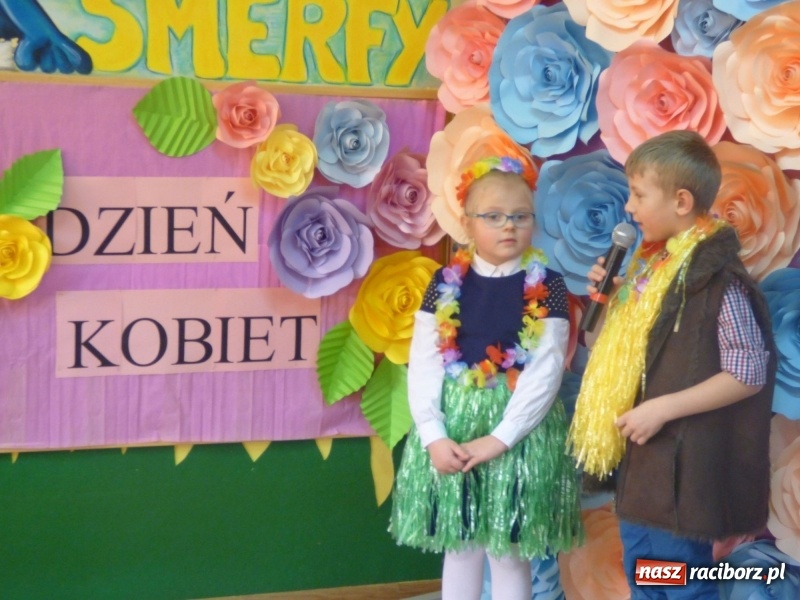 Zdjęcie w galerii na portalu naszraciborz.pl: Ściana kwiatów w Przedszkolu w Nędzy. Kobiety zachwycone! wiadomości z regionu