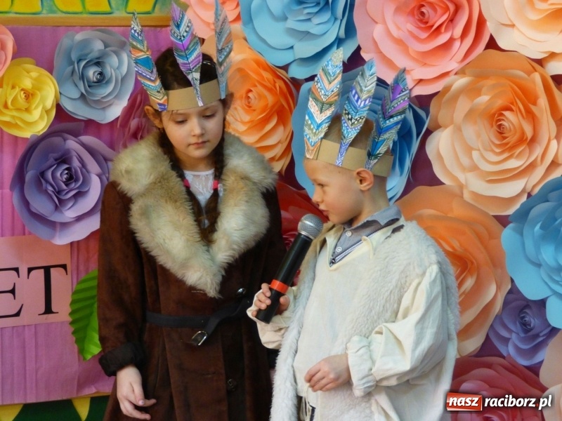 Zdjęcie w galerii na portalu naszraciborz.pl: Ściana kwiatów w Przedszkolu w Nędzy. Kobiety zachwycone! wiadomości z regionu