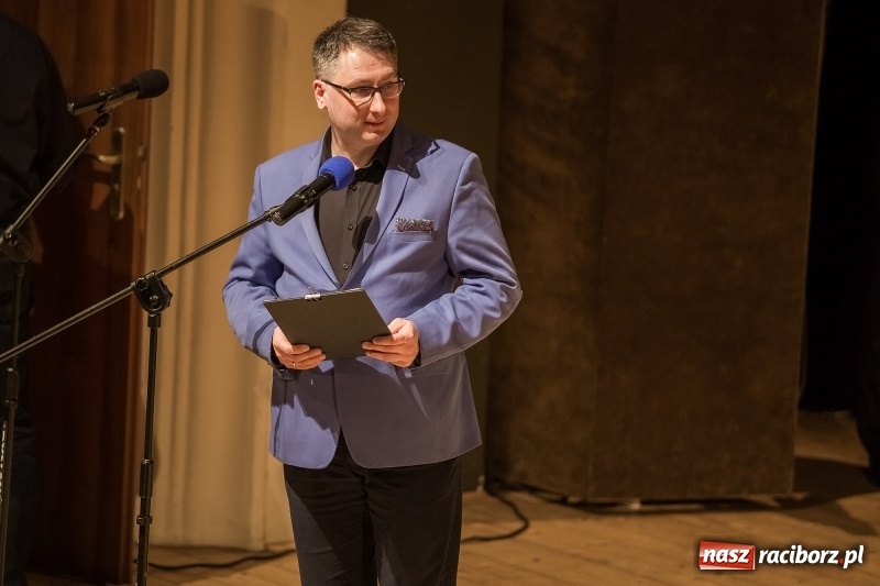 Zdjęcie w galerii na portalu naszraciborz.pl: Prezydent wręczył uczniom raciborskich szkół stypendia za wyniki w nauce  wiadomości z regionu