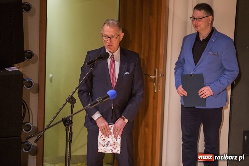 Zdjęcie w galerii na portalu naszraciborz.pl: Prezydent wręczył uczniom raciborskich szkół stypendia za wyniki w nauce  wiadomości z regionu