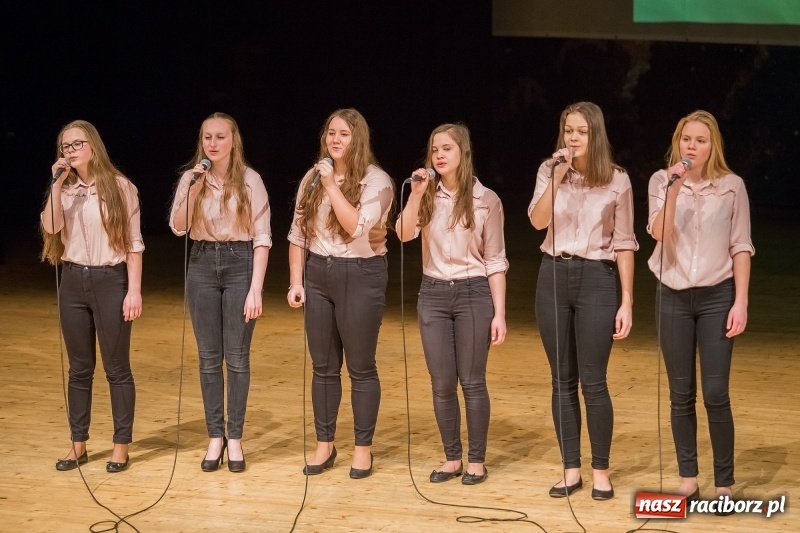 Zdjęcie w galerii na portalu naszraciborz.pl: Prezydent wręczył uczniom raciborskich szkół stypendia za wyniki w nauce  wiadomości z regionu