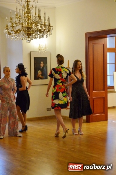 Zdjęcie w galerii na portalu naszraciborz.pl: Kobieta zmienną jest - nowa wystawa na zamku  wiadomości z regionu