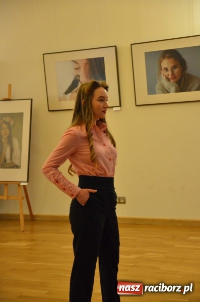 Zdjęcie w galerii na portalu naszraciborz.pl: Kobieta zmienną jest - nowa wystawa na zamku  wiadomości z regionu