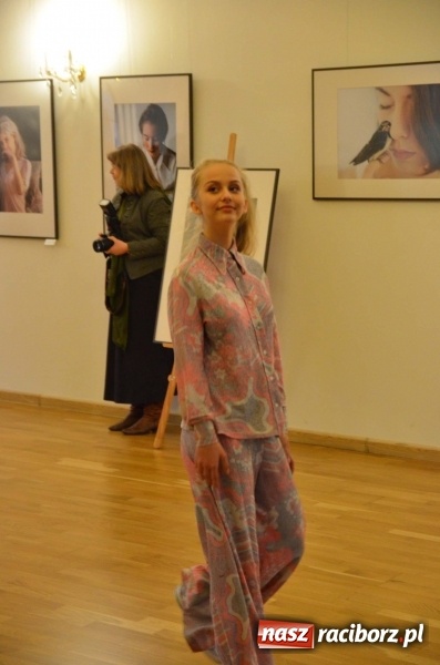 Zdjęcie w galerii na portalu naszraciborz.pl: Kobieta zmienną jest - nowa wystawa na zamku  wiadomości z regionu