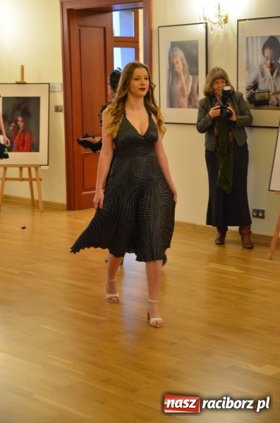 Zdjęcie w galerii na portalu naszraciborz.pl: Kobieta zmienną jest - nowa wystawa na zamku  wiadomości z regionu