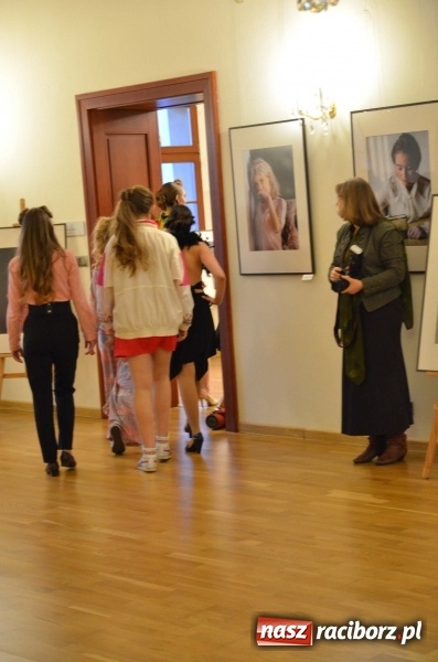 Zdjęcie w galerii na portalu naszraciborz.pl: Kobieta zmienną jest - nowa wystawa na zamku  wiadomości z regionu