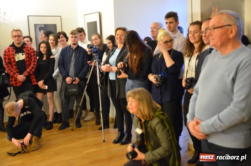 Zdjęcie w galerii na portalu naszraciborz.pl: Kobieta zmienną jest - nowa wystawa na zamku  wiadomości z regionu