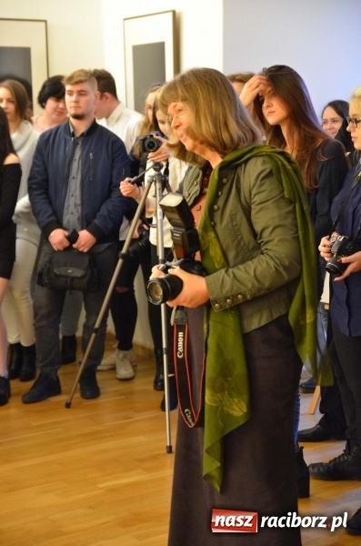 Zdjęcie w galerii na portalu naszraciborz.pl: Kobieta zmienną jest - nowa wystawa na zamku  wiadomości z regionu