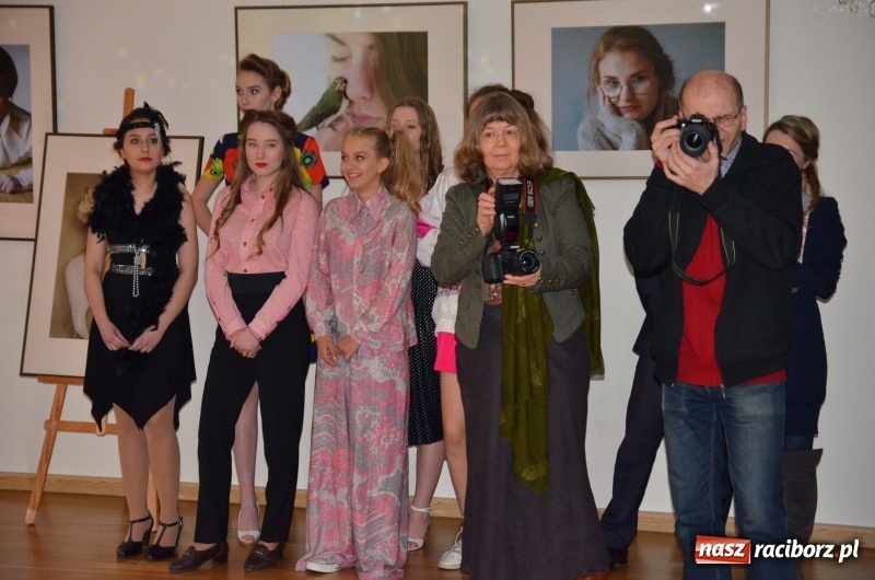 Zdjęcie w galerii na portalu naszraciborz.pl: Kobieta zmienną jest - nowa wystawa na zamku  wiadomości z regionu