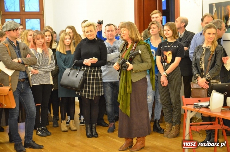 Zdjęcie w galerii na portalu naszraciborz.pl: Kobieta zmienną jest - nowa wystawa na zamku  wiadomości z regionu