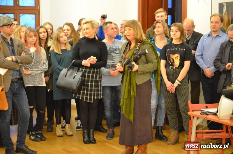 Zdjęcie w galerii na portalu naszraciborz.pl: Kobieta zmienną jest - nowa wystawa na zamku  wiadomości z regionu