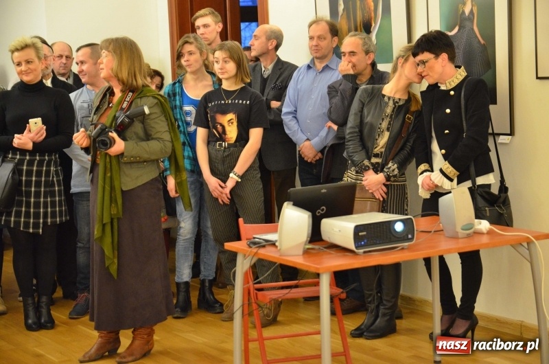 Zdjęcie w galerii na portalu naszraciborz.pl: Kobieta zmienną jest - nowa wystawa na zamku  wiadomości z regionu