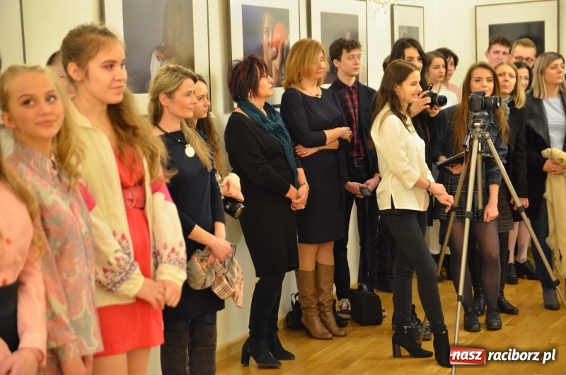 Zdjęcie w galerii na portalu naszraciborz.pl: Kobieta zmienną jest - nowa wystawa na zamku  wiadomości z regionu