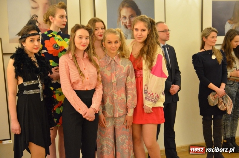 Zdjęcie w galerii na portalu naszraciborz.pl: Kobieta zmienną jest - nowa wystawa na zamku  wiadomości z regionu