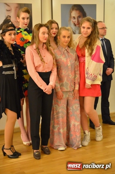 Zdjęcie w galerii na portalu naszraciborz.pl: Kobieta zmienną jest - nowa wystawa na zamku  wiadomości z regionu