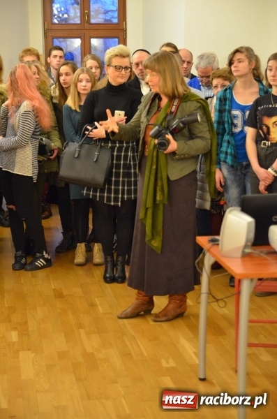 Zdjęcie w galerii na portalu naszraciborz.pl: Kobieta zmienną jest - nowa wystawa na zamku  wiadomości z regionu