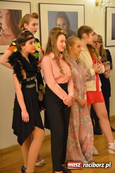 Zdjęcie w galerii na portalu naszraciborz.pl: Kobieta zmienną jest - nowa wystawa na zamku  wiadomości z regionu