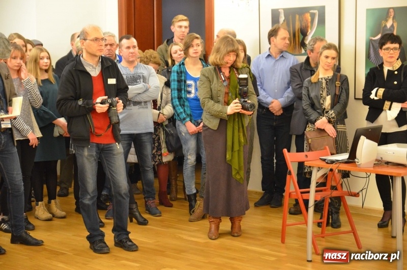 Zdjęcie w galerii na portalu naszraciborz.pl: Kobieta zmienną jest - nowa wystawa na zamku  wiadomości z regionu