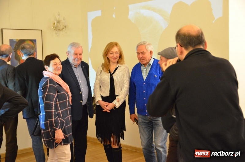 Zdjęcie w galerii na portalu naszraciborz.pl: Kobieta zmienną jest - nowa wystawa na zamku  wiadomości z regionu