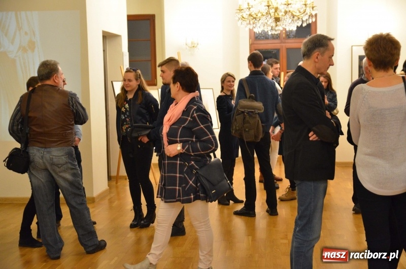 Zdjęcie w galerii na portalu naszraciborz.pl: Kobieta zmienną jest - nowa wystawa na zamku  wiadomości z regionu