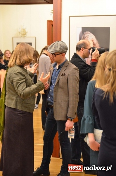 Zdjęcie w galerii na portalu naszraciborz.pl: Kobieta zmienną jest - nowa wystawa na zamku  wiadomości z regionu