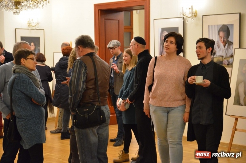 Zdjęcie w galerii na portalu naszraciborz.pl: Kobieta zmienną jest - nowa wystawa na zamku  wiadomości z regionu