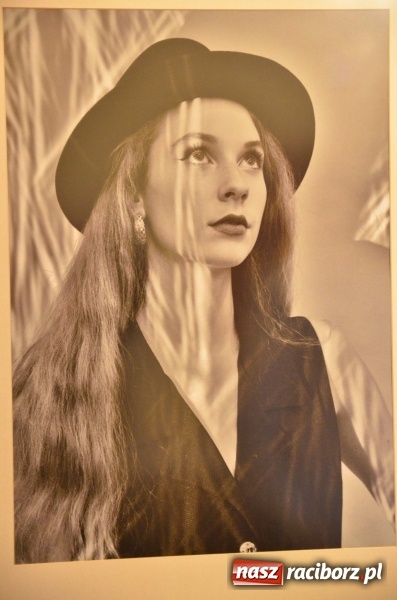 Zdjęcie w galerii na portalu naszraciborz.pl: Kobieta zmienną jest - nowa wystawa na zamku  wiadomości z regionu