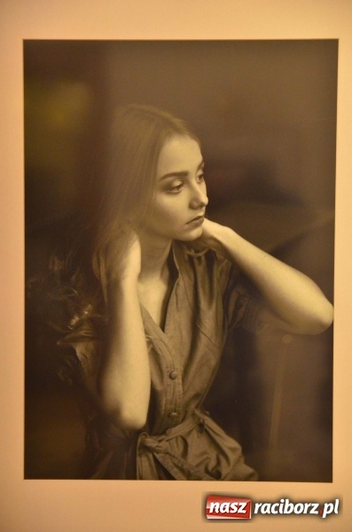 Zdjęcie w galerii na portalu naszraciborz.pl: Kobieta zmienną jest - nowa wystawa na zamku  wiadomości z regionu