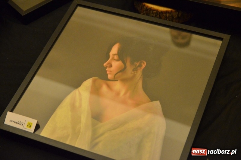 Zdjęcie w galerii na portalu naszraciborz.pl: Kobieta zmienną jest - nowa wystawa na zamku  wiadomości z regionu
