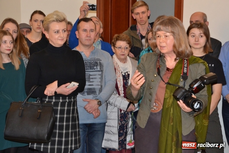 Zdjęcie w galerii na portalu naszraciborz.pl: Kobieta zmienną jest - nowa wystawa na zamku  wiadomości z regionu