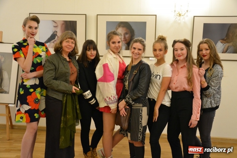 Zdjęcie w galerii na portalu naszraciborz.pl: Kobieta zmienną jest - nowa wystawa na zamku  wiadomości z regionu