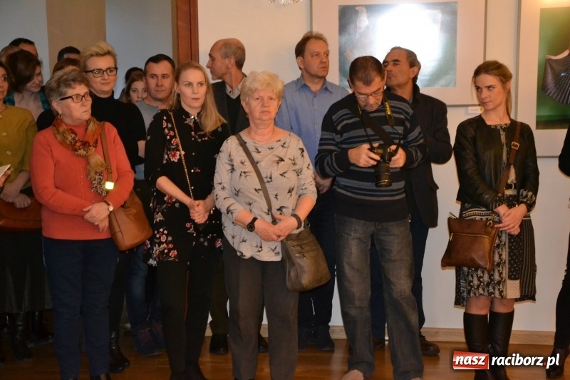 Zdjęcie w galerii na portalu naszraciborz.pl: Kobieta zmienną jest - nowa wystawa na zamku  wiadomości z regionu