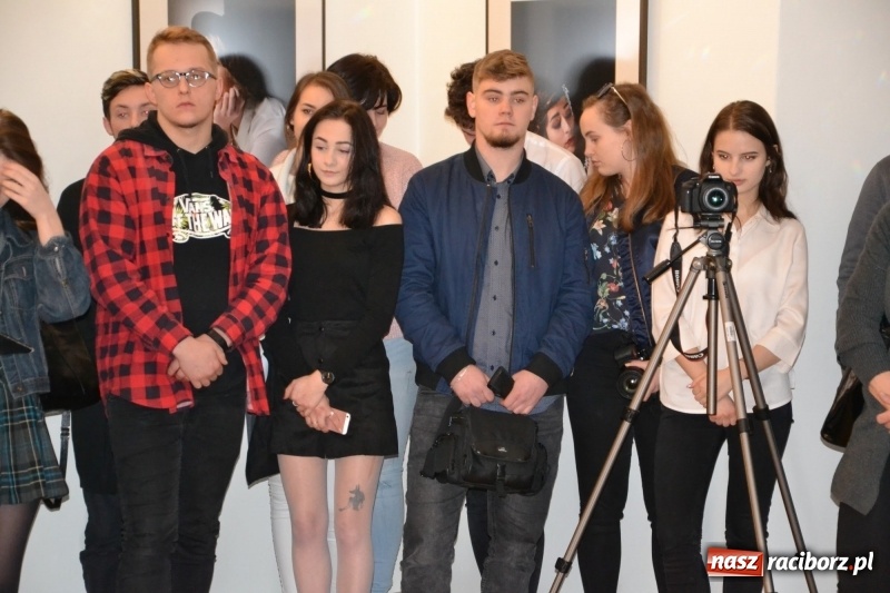 Zdjęcie w galerii na portalu naszraciborz.pl: Kobieta zmienną jest - nowa wystawa na zamku  wiadomości z regionu