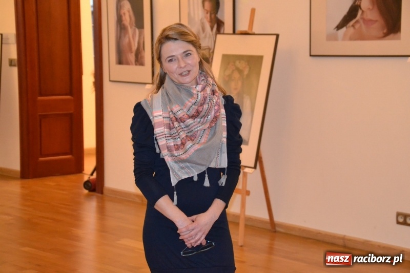 Zdjęcie w galerii na portalu naszraciborz.pl: Kobieta zmienną jest - nowa wystawa na zamku  wiadomości z regionu