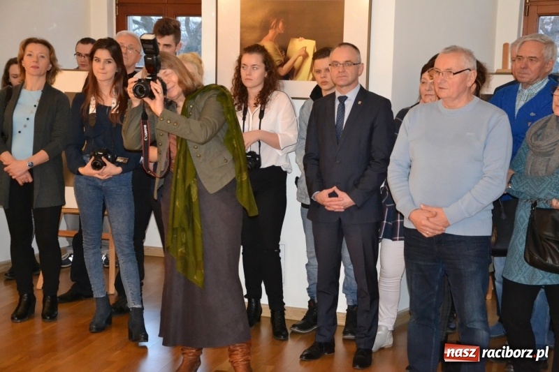 Zdjęcie w galerii na portalu naszraciborz.pl: Kobieta zmienną jest - nowa wystawa na zamku  wiadomości z regionu