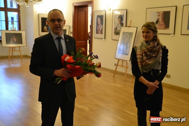 Zdjęcie w galerii na portalu naszraciborz.pl: Kobieta zmienną jest - nowa wystawa na zamku  wiadomości z regionu