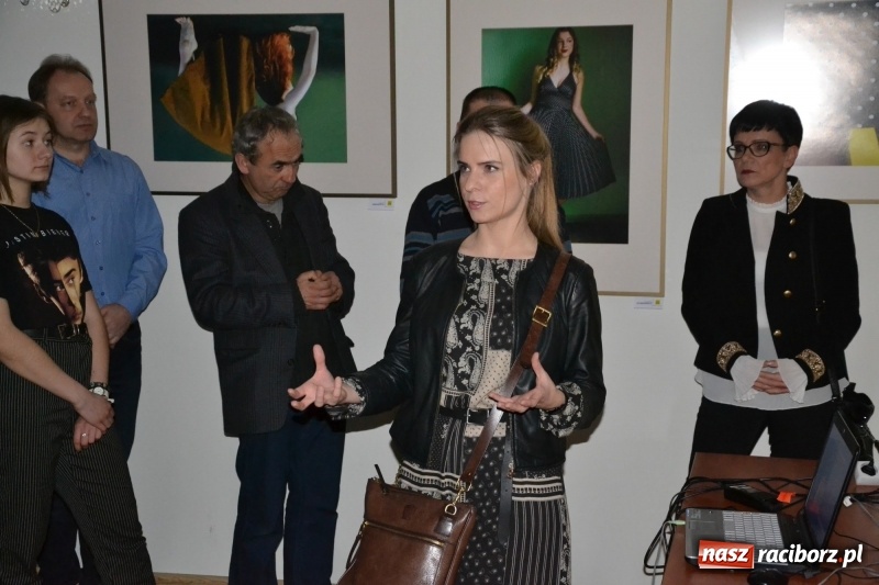 Zdjęcie w galerii na portalu naszraciborz.pl: Kobieta zmienną jest - nowa wystawa na zamku  wiadomości z regionu