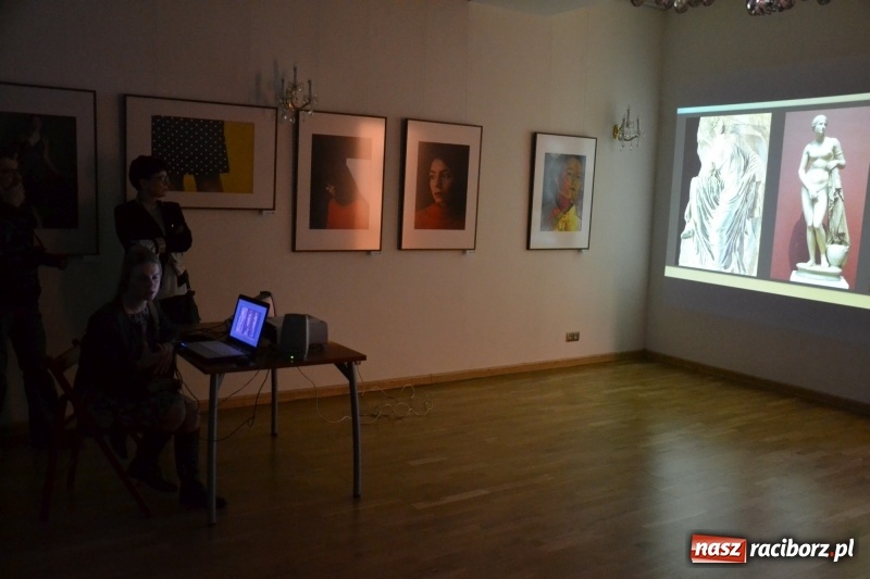 Zdjęcie w galerii na portalu naszraciborz.pl: Kobieta zmienną jest - nowa wystawa na zamku  wiadomości z regionu