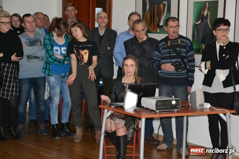 Zdjęcie w galerii na portalu naszraciborz.pl: Kobieta zmienną jest - nowa wystawa na zamku  wiadomości z regionu