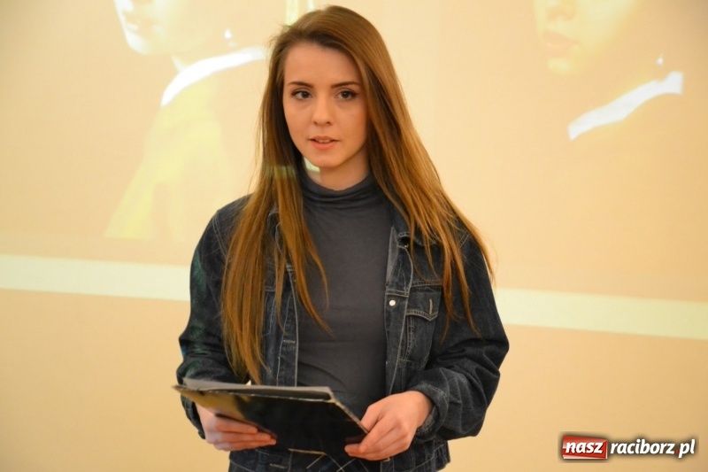 Zdjęcie w galerii na portalu naszraciborz.pl: Kobieta zmienną jest - nowa wystawa na zamku  wiadomości z regionu