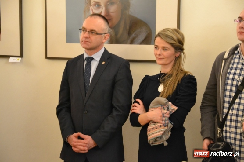 Zdjęcie w galerii na portalu naszraciborz.pl: Kobieta zmienną jest - nowa wystawa na zamku  wiadomości z regionu