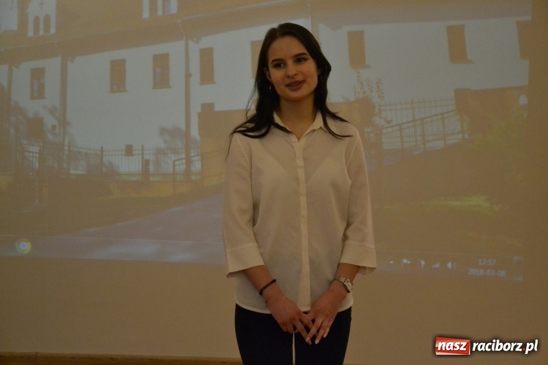 Zdjęcie w galerii na portalu naszraciborz.pl: Kobieta zmienną jest - nowa wystawa na zamku  wiadomości z regionu