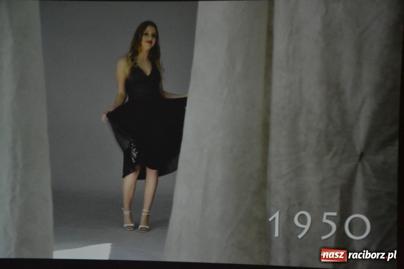 Zdjęcie w galerii na portalu naszraciborz.pl: Kobieta zmienną jest - nowa wystawa na zamku  wiadomości z regionu