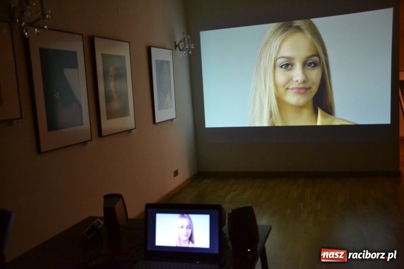 Zdjęcie w galerii na portalu naszraciborz.pl: Kobieta zmienną jest - nowa wystawa na zamku  wiadomości z regionu