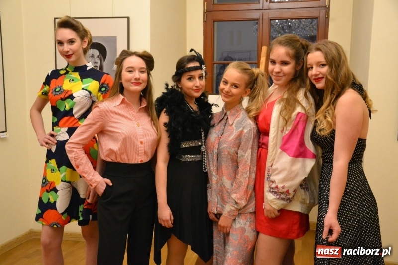 Zdjęcie w galerii na portalu naszraciborz.pl: Kobieta zmienną jest - nowa wystawa na zamku  wiadomości z regionu